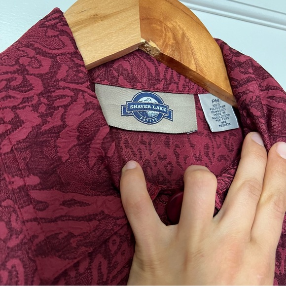 ViNtAgE Textured Red Button Up Blouse - Picture 3 of 4